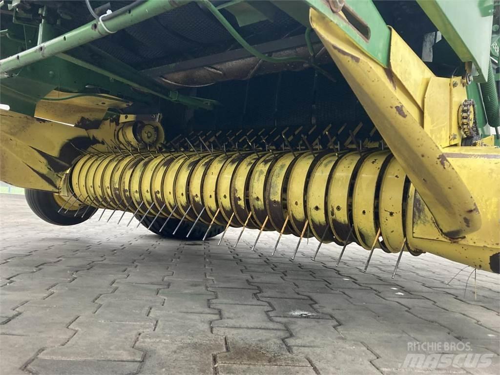 John Deere 550 圓型牧草打包機