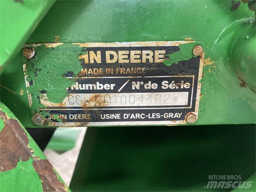 John Deere 550 圓型牧草打包機
