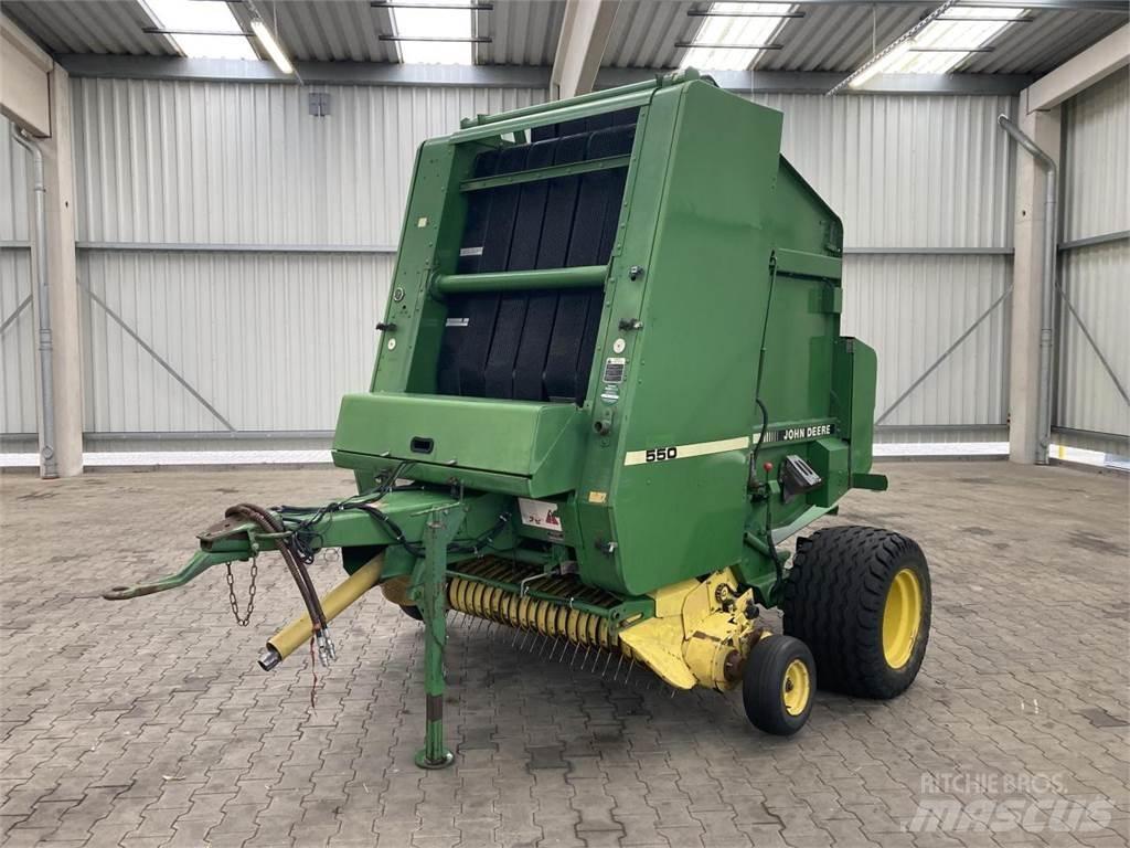 John Deere 550 圓型牧草打包機