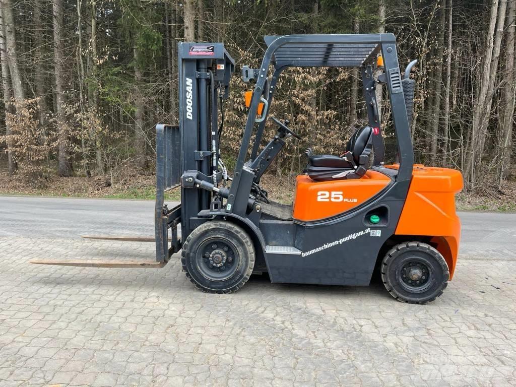 Doosan D 25 GP 柴油卡車