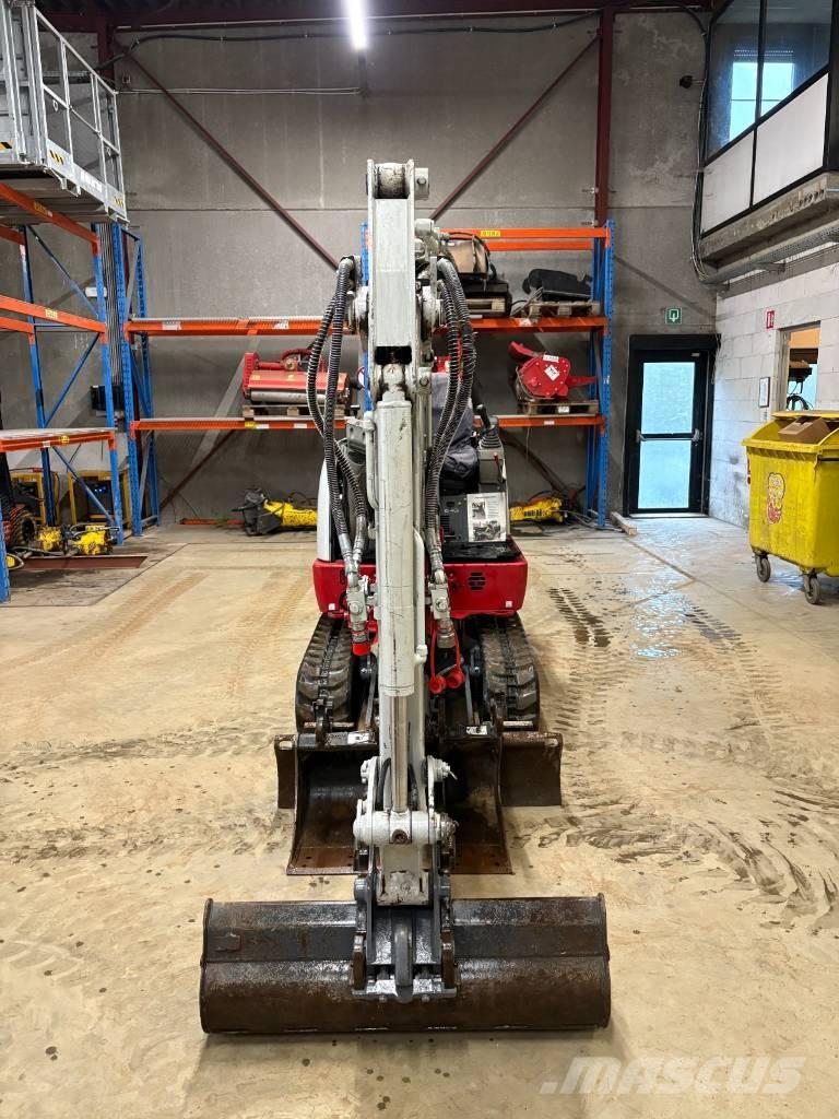 Takeuchi TB 225 小型挖土機/掘鑿機<7t(小型挖掘機)