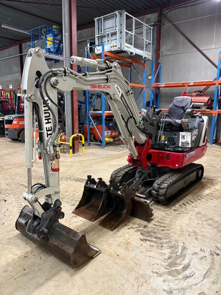 Takeuchi TB 225 小型挖土機/掘鑿機<7t(小型挖掘機)