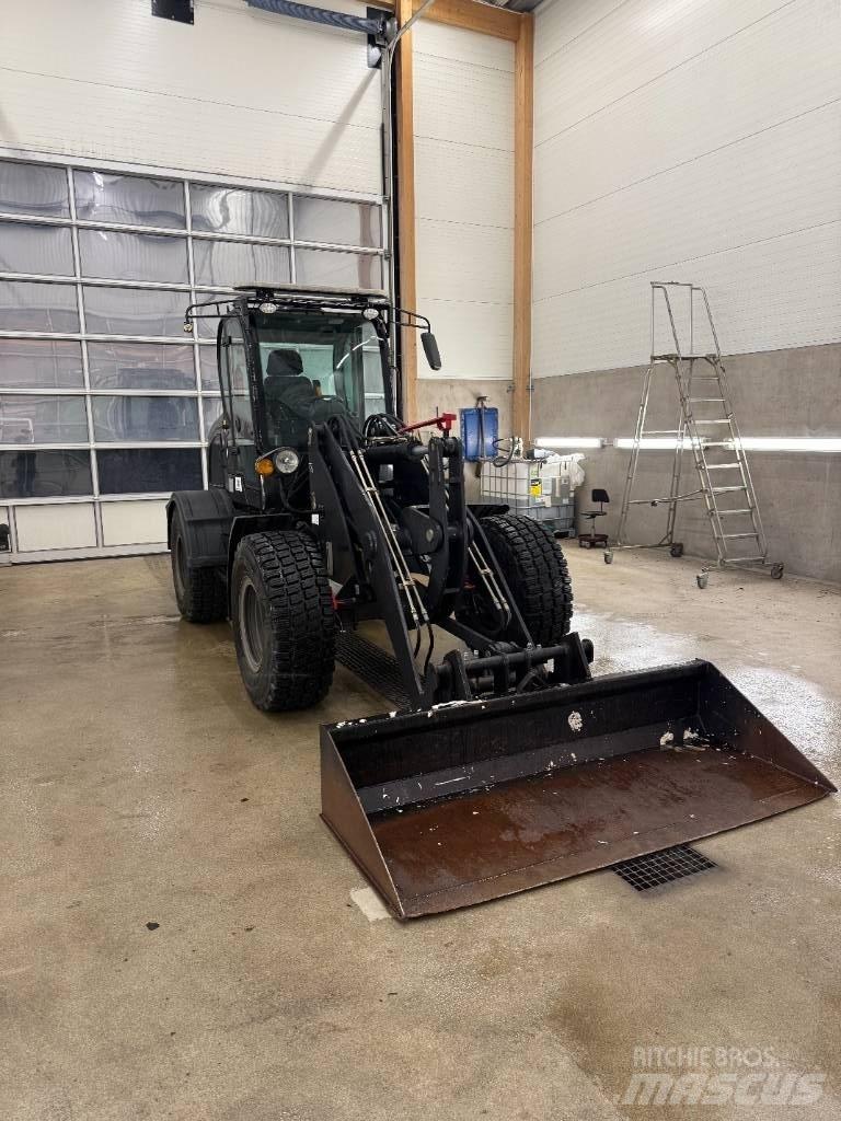  D-Machine  2550 輪胎式裝載機