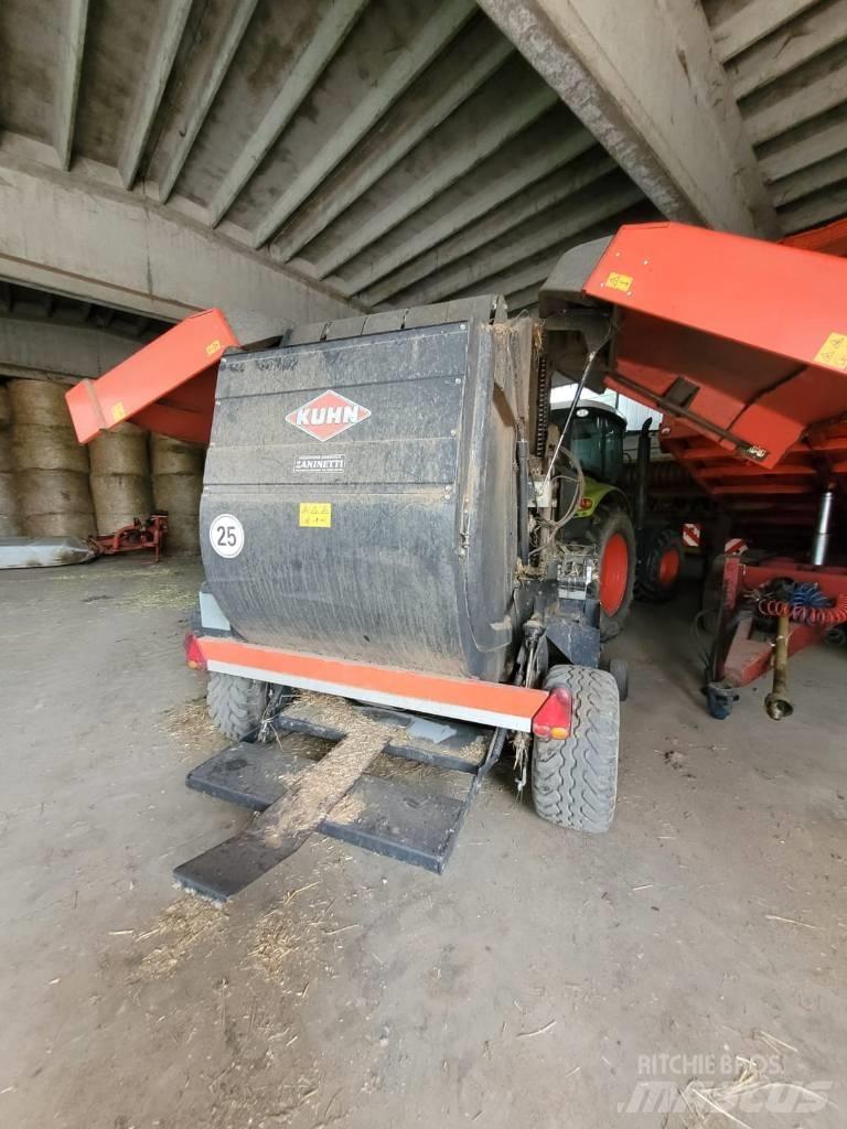 Kuhn VB 2160 圓型牧草打包機