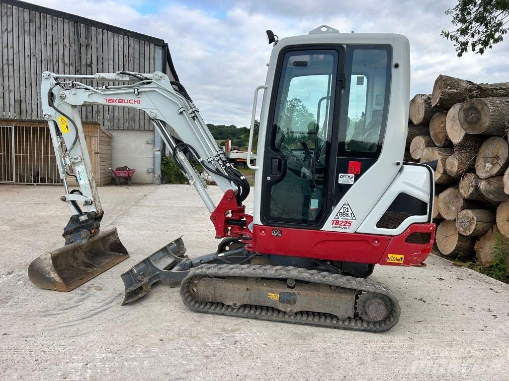 Takeuchi TB 225 小型挖土機/掘鑿機<7t(小型挖掘機)