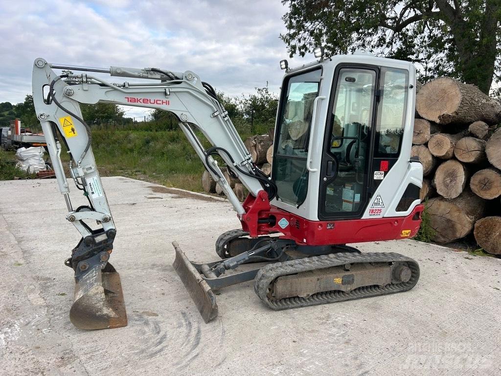 Takeuchi TB 225 小型挖土機/掘鑿機<7t(小型挖掘機)