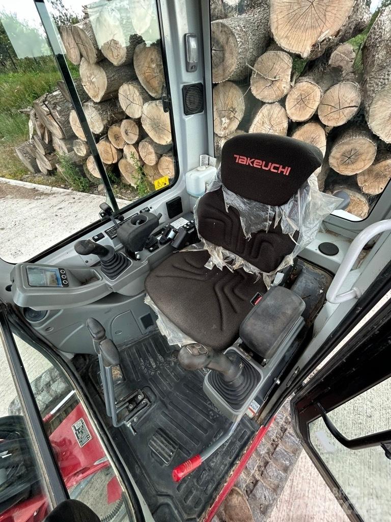 Takeuchi TB 225 小型挖土機/掘鑿機<7t(小型挖掘機)