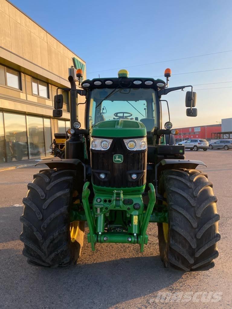 John Deere 6215 R 曳引機
