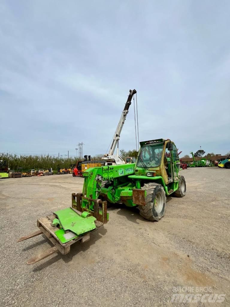 Merlo P38.14 伸縮臂操作車