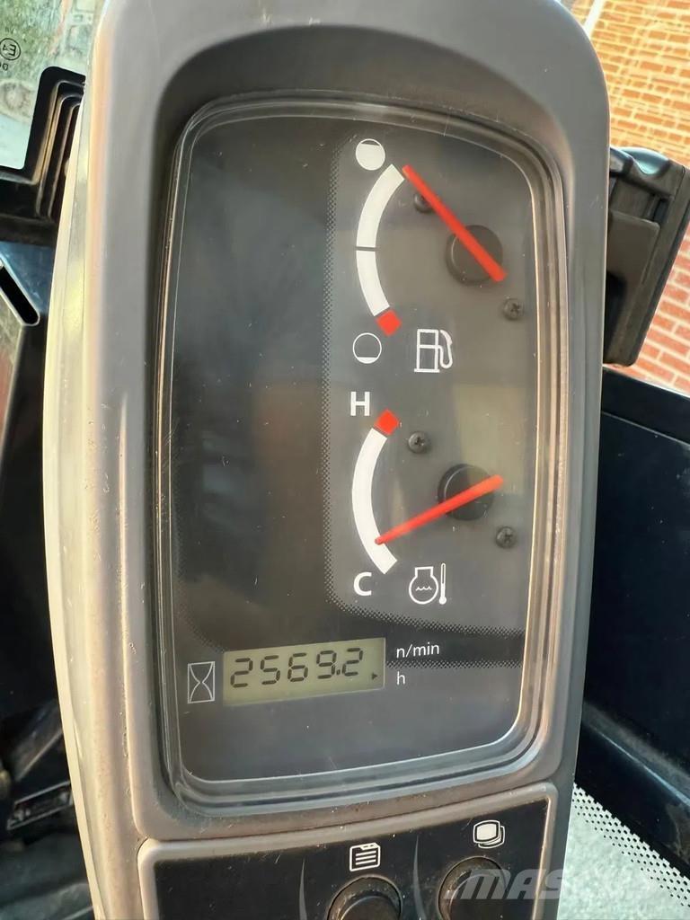 Kubota KX016-4 小型挖土機/掘鑿機<7t(小型挖掘機)