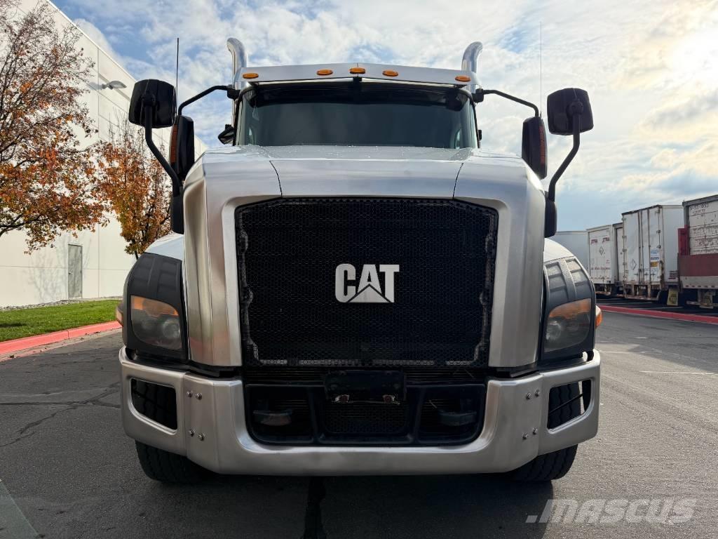 CAT CT 660 起重可拆卸式卡車