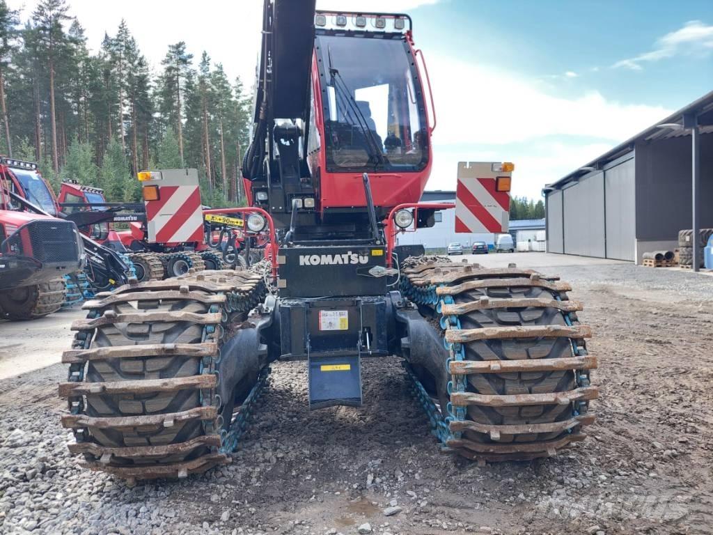 Komatsu 901 XC 收穫機