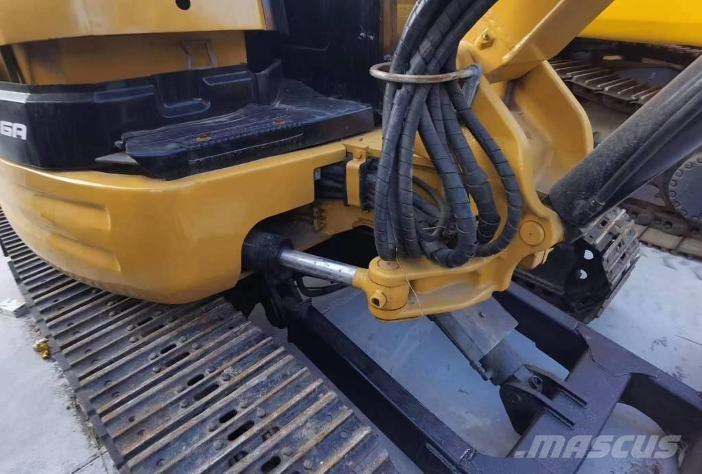 CAT 304 CR 小型挖土機/掘鑿機<7t(小型挖掘機)