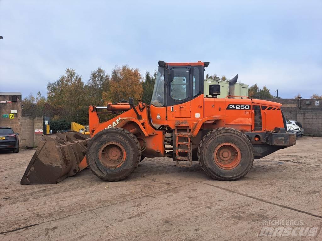 Doosan DL 250 輪胎式裝載機