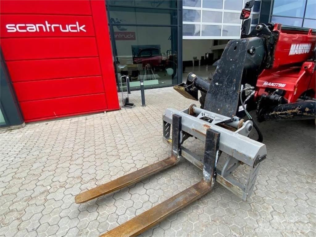 Manitou MT1135 伸縮臂操作車