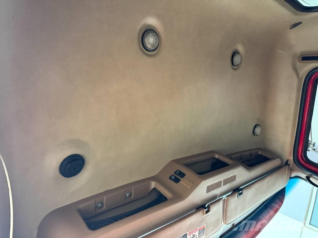 Mack GU 713 傾卸式卡車