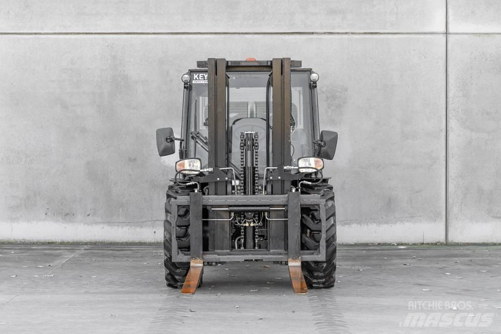 Manitou MC 30-4 柴油卡車