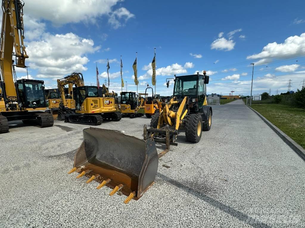 Komatsu WA 80 輪胎式裝載機