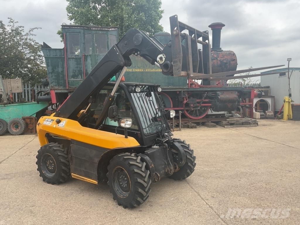 JCB 515-40 伸縮臂操作車