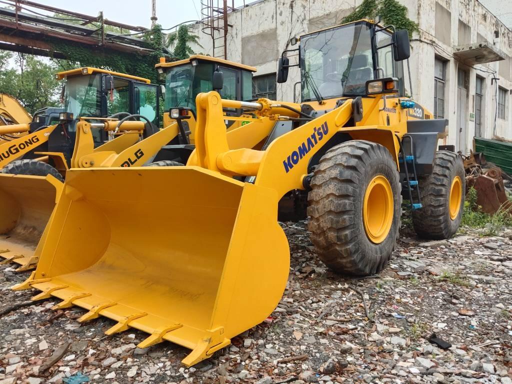 Komatsu WA 320 輪胎式裝載機