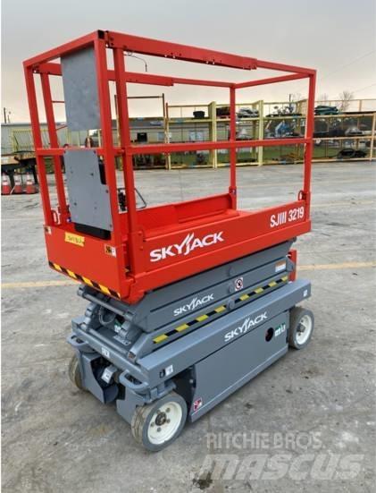 SkyJack SJ III 3219 剪式升降機
