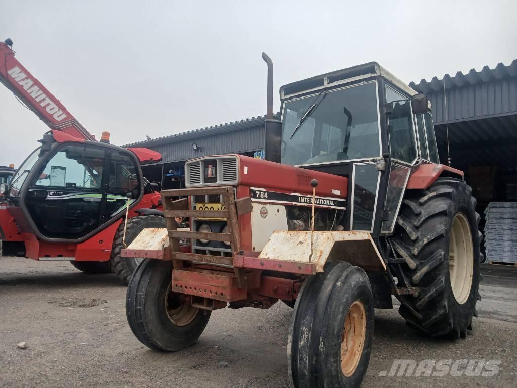 International 784 曳引機