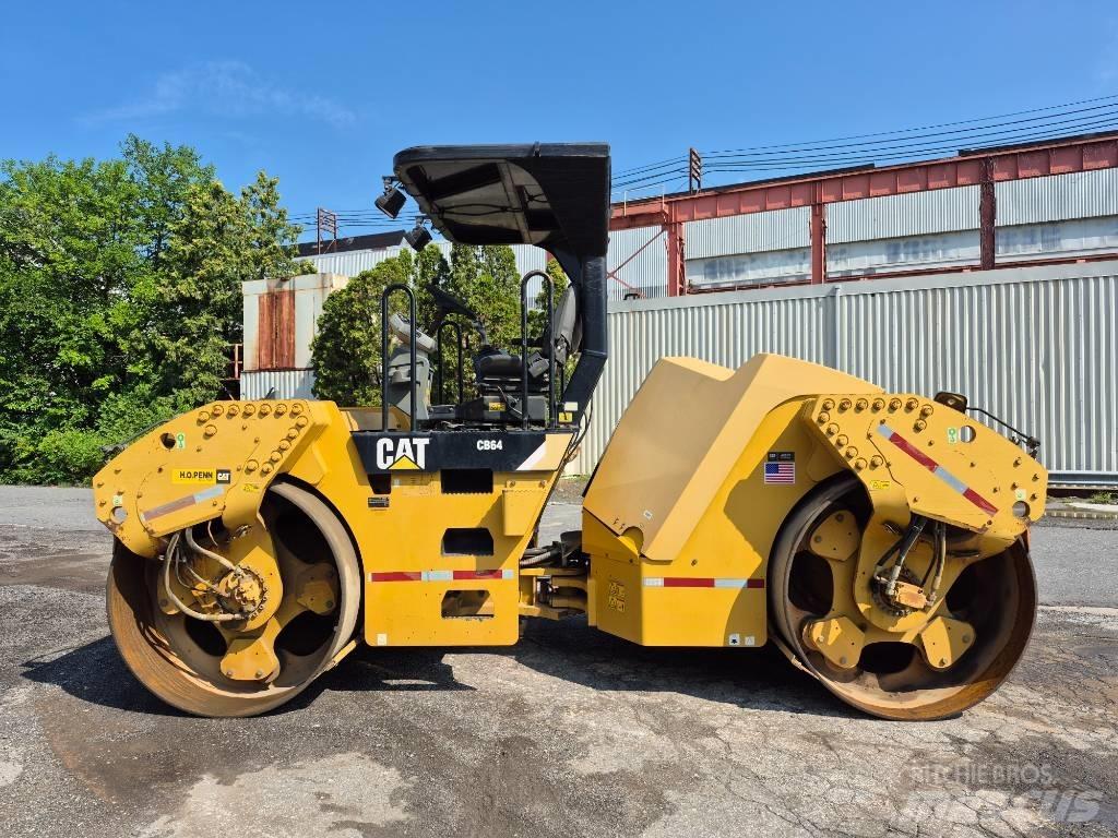 CAT CB 64 雙輪滾壓機