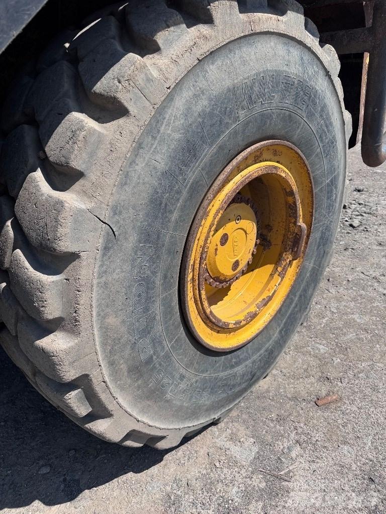 Bell B 25 D 鉸接式起吊車