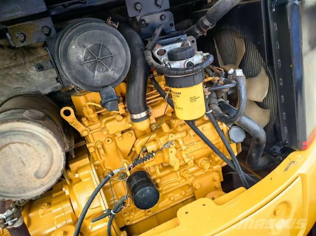 CAT 304 C 小型挖土機/掘鑿機<7t(小型挖掘機)