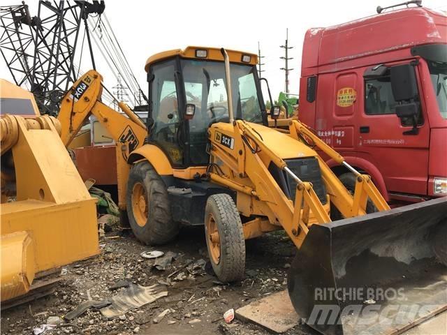 JCB 3CX 反鏟裝載機