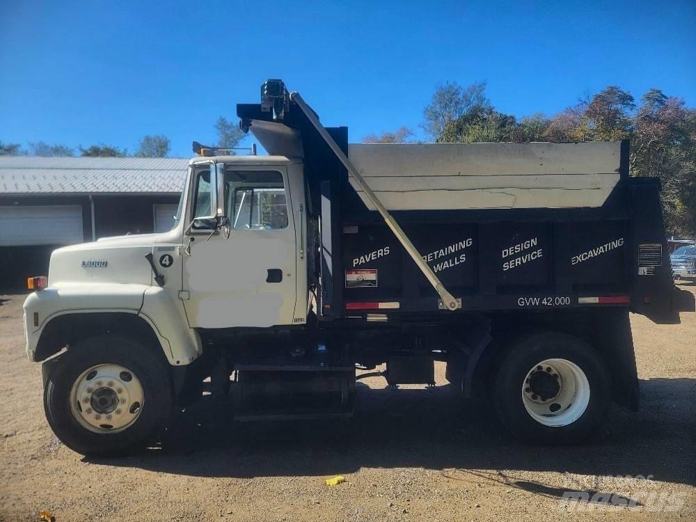 Ford L8000 傾卸式卡車