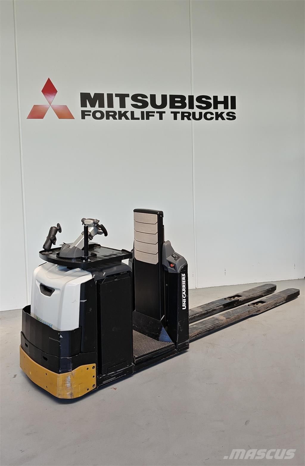 UniCarriers OLH250 低架裝載機