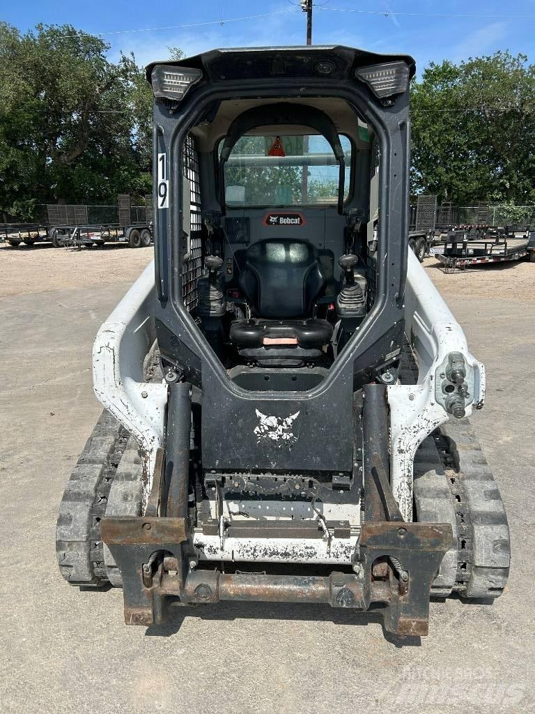 Bobcat T64 滑移轉向裝載機