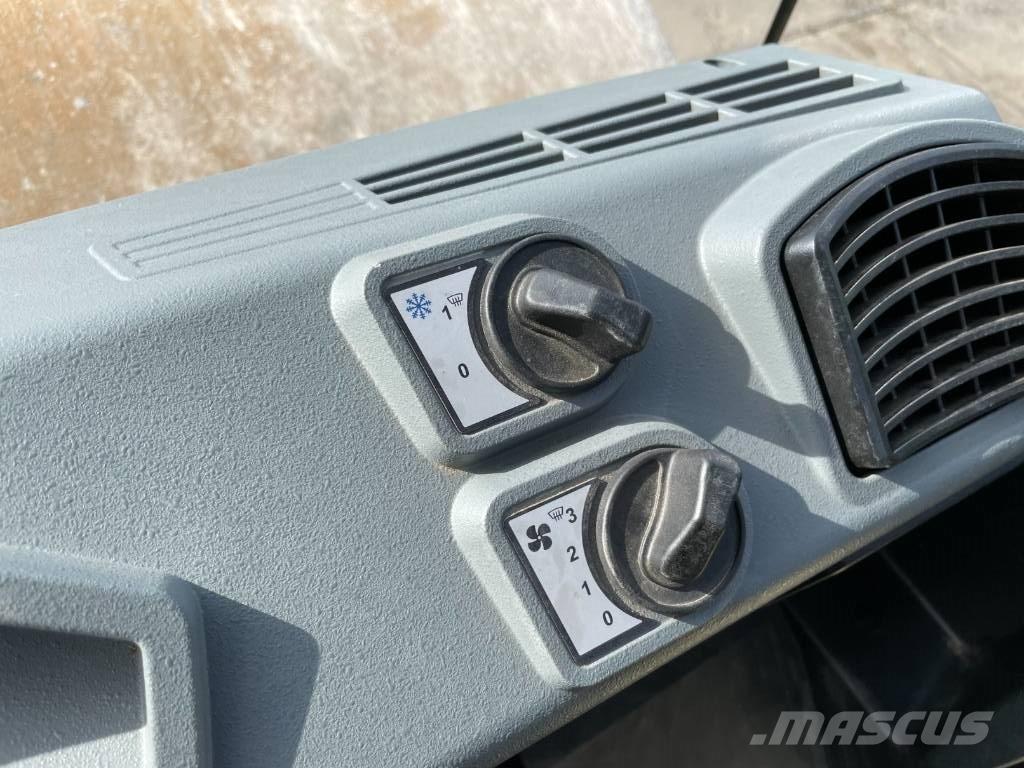 Bomag BW 213 D-5 單輪滾壓機