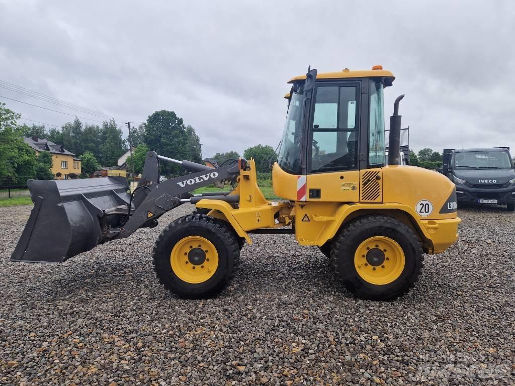 Volvo L 30 輪胎式裝載機