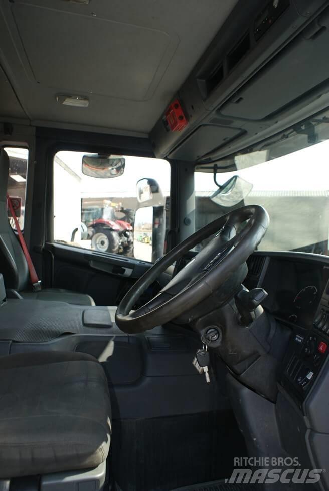 Scania P 360 CB 平板 / 絞盤 卡車