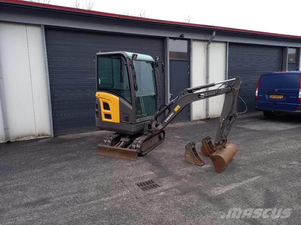 Volvo EC 15 小型挖土機/掘鑿機<7t(小型挖掘機)