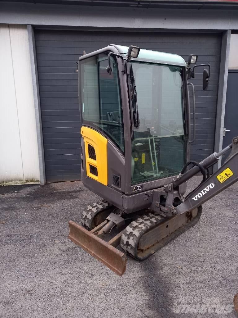 Volvo EC 15 小型挖土機/掘鑿機<7t(小型挖掘機)