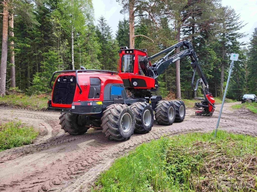 Komatsu 931 XC 收穫機