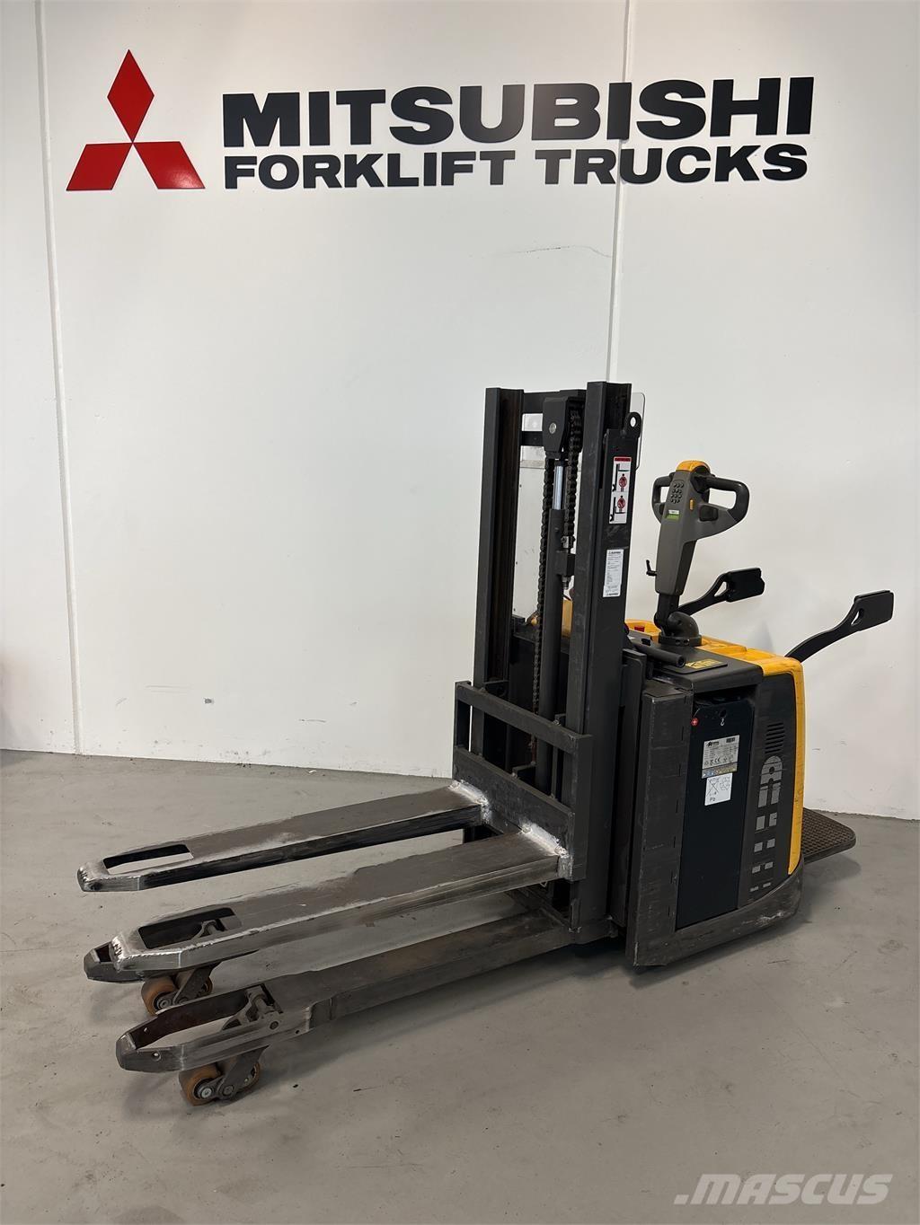 Atlet PDP200 自走式堆積機