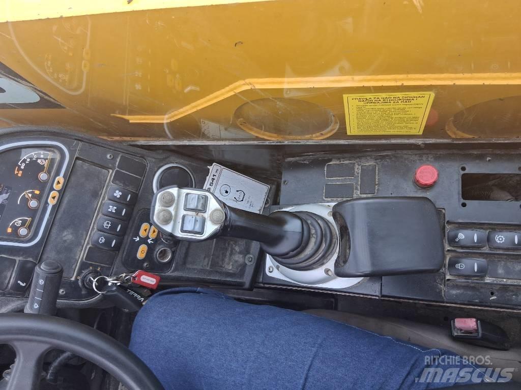 JCB 541-70 Agri Plus 農業用伸縮臂裝載機