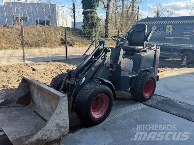 Knikmops KM 130 小型裝載機
