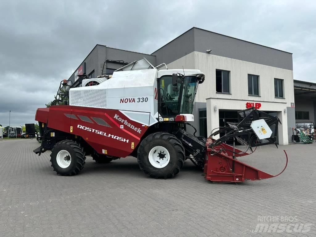 Rostselmash Nova330 聯合收穫機