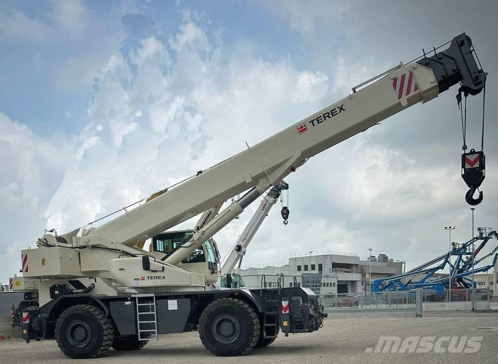 Terex Quadstar 1075 越野起重機