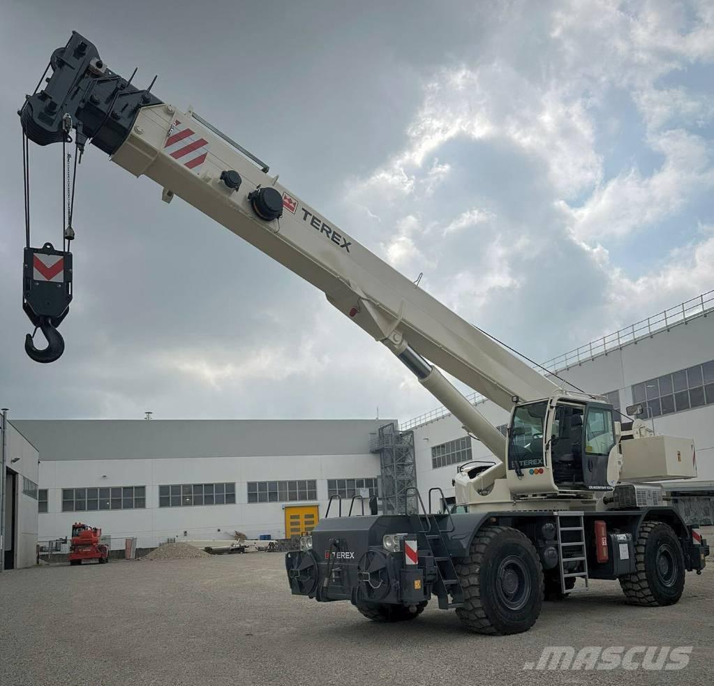 Terex Quadstar 1075 越野起重機