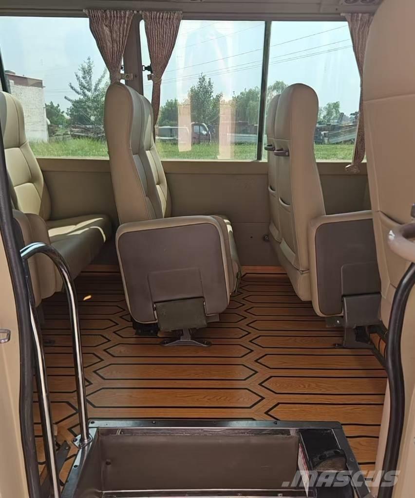 Toyota Coaster Bus 迷你巴士
