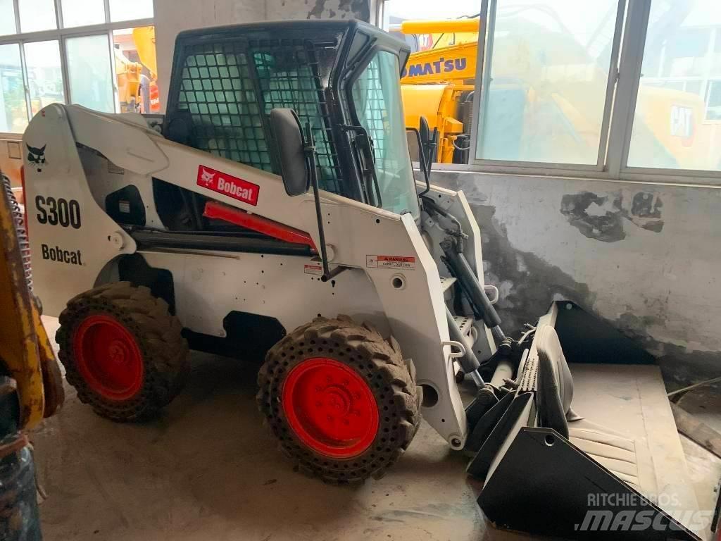 Bobcat S 300 滑移轉向裝載機
