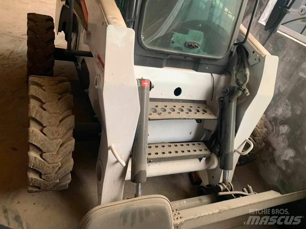 Bobcat S 300 滑移轉向裝載機