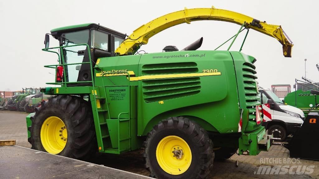 John Deere 7300 自走式飼料採集機
