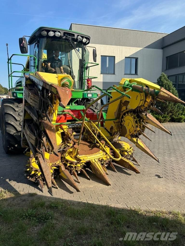 John Deere 7300 自走式飼料採集機
